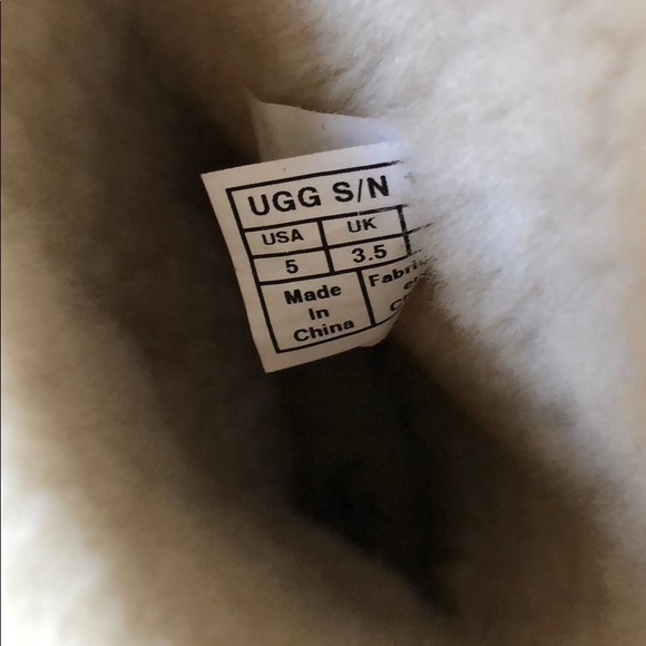 Classic short Uggs NWOT - Picture 4 of 7